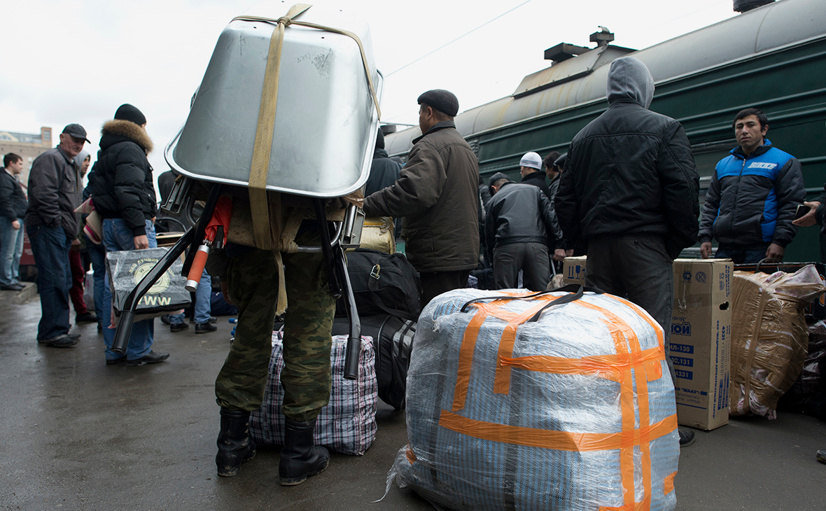 Эксперты оценили последствия оттока мигрантов из России — РБК