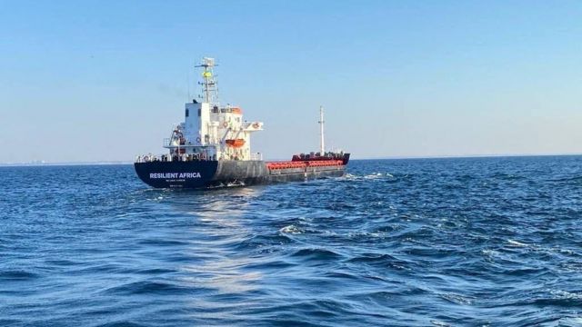 Украина прорвала российскую морскую блокаду. Первое судно с зерном уже в  Босфоре - BBC News Русская служба