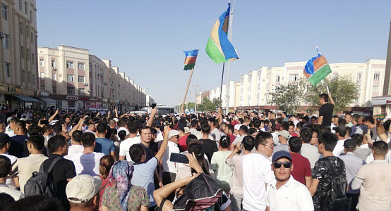 В Каракалпакстане народ вышел на митинги из-за поправок в Конституцию  Узбекистана. МВД назвало «незаконными» массовую демонстрацию в Нукусе –  K-News