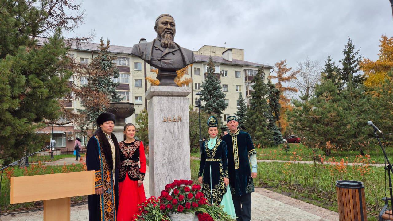 Татарстанда қазақтың ұлы ақыны әрі ойшылы Абай Құнанбаевтың ескерткіш-бюсті ашылды