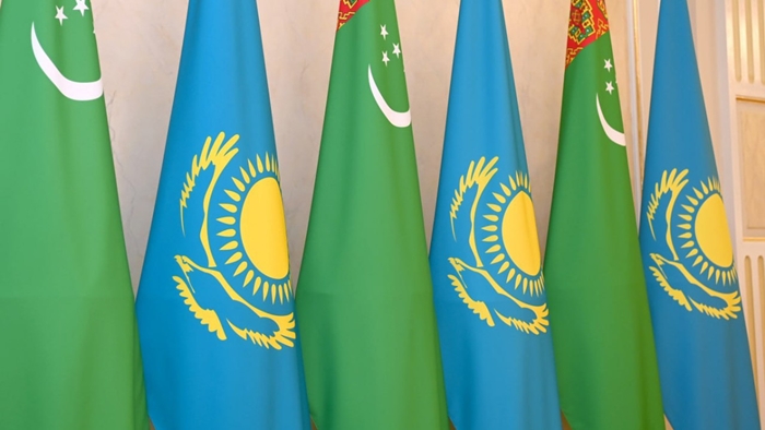 Turkmen_Kazakh-flags.jpeg