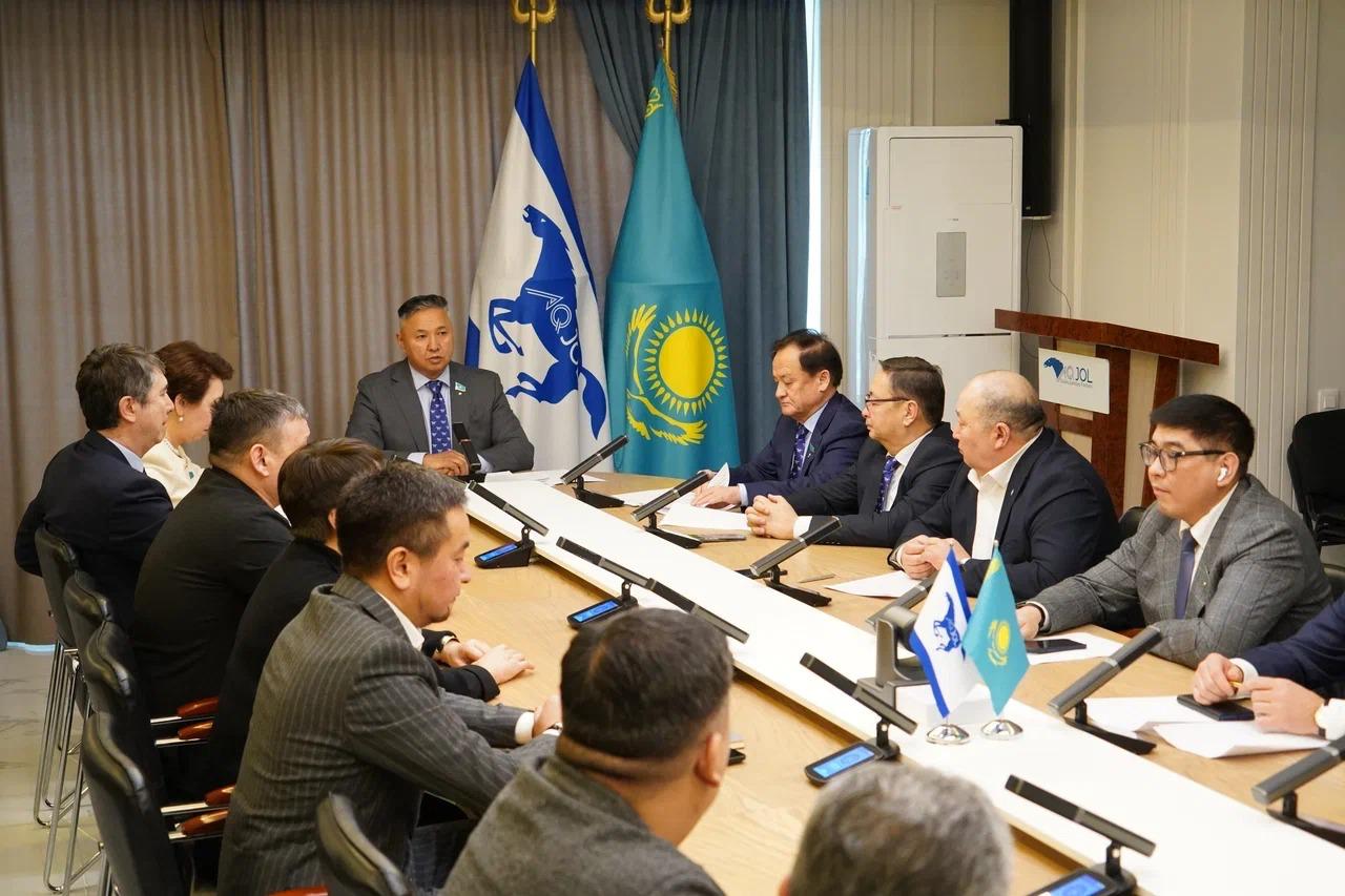 «Ақ жол» партиясы Жаңа Конституция жобасын қолдады