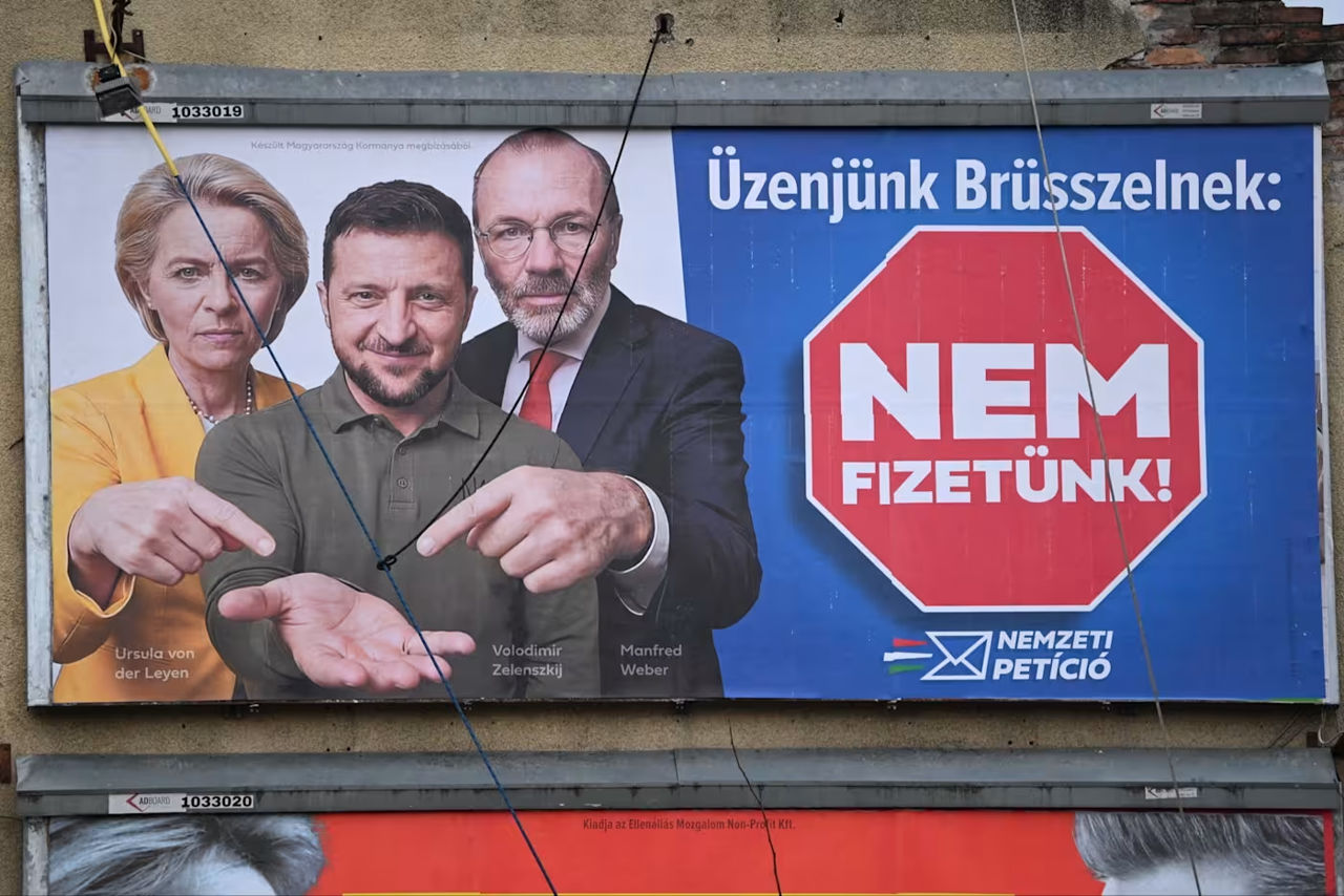 В Венгрии появились баннеры, высмеивающие Зеленского и европейских политиков.