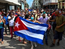 Куба халқы толқып тұр: Бізге жақсы өмір керек!